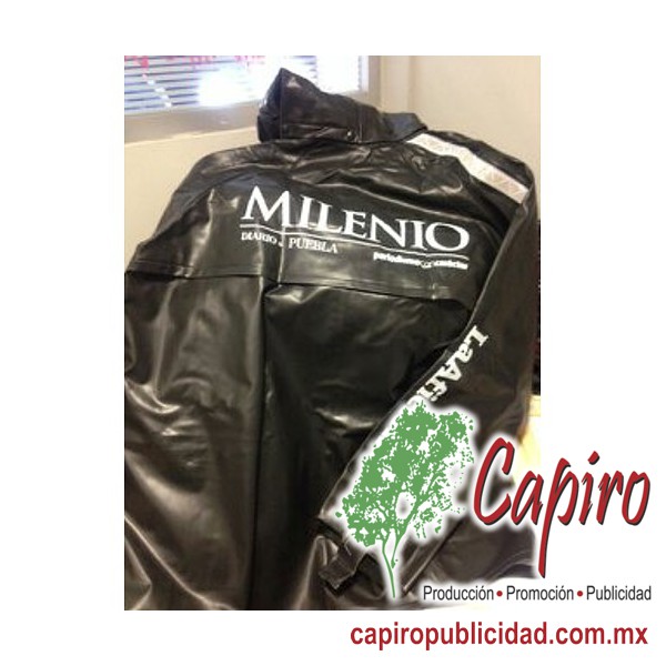 Chamarra con logotipo