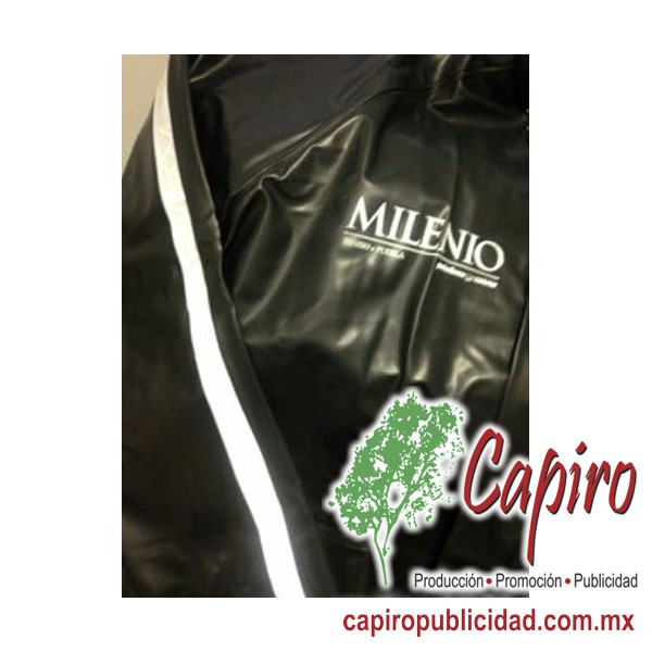 Chamarra con logotipo