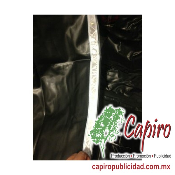Chamarra con logotipo