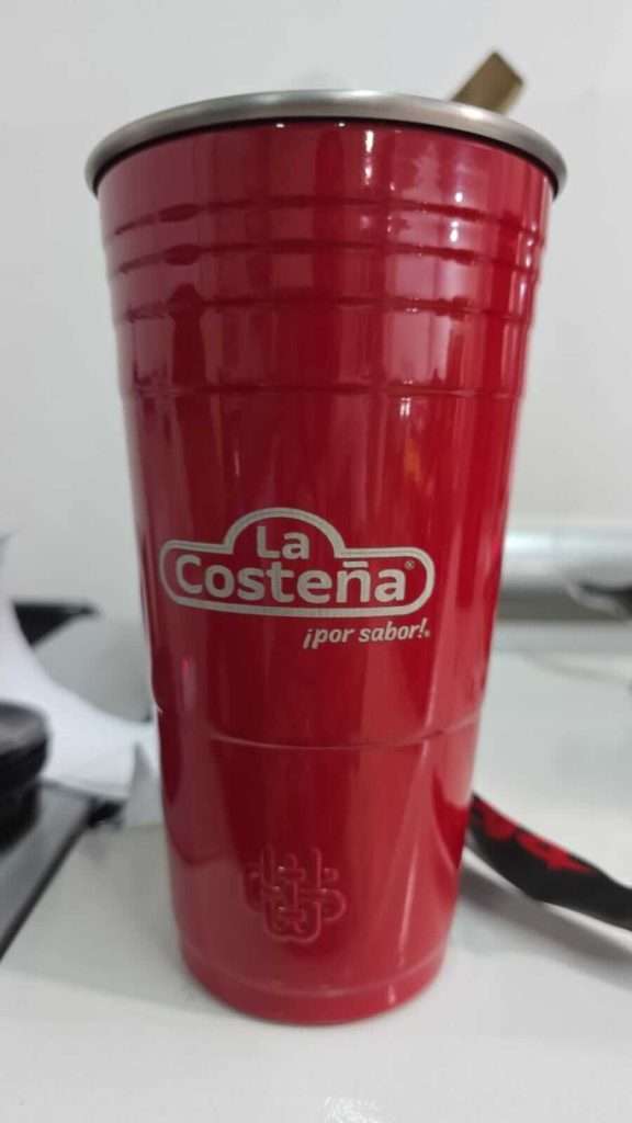Grabado láser en vasos, termos y tazas metalizadas.