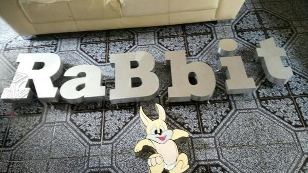 Anuncios luminosos, logos y letras 3D tipo block volumétricas