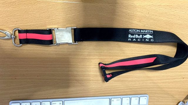 Parta gafetes lanyards