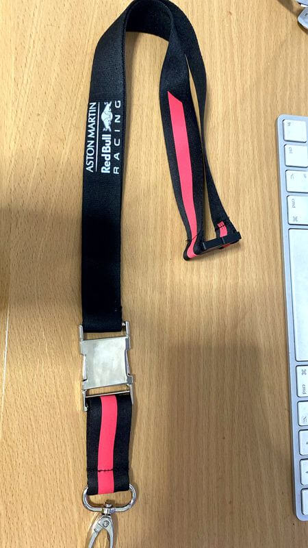 Portagafetes lanyard 4