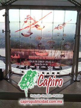 Publicidad centros comerciales aviones disney