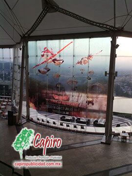 Publicidad centros comerciales aviones disney