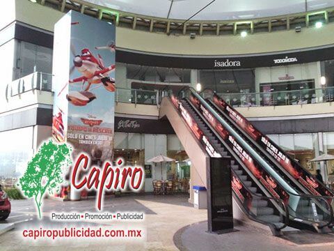 Publicidad centros comerciales aviones disney