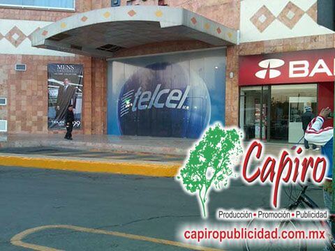 Producción e instalación de material publicitario para Telcel en plazas comerciales y flotilla