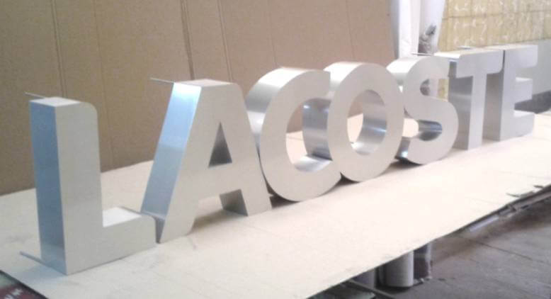 Anuncios luminosos, logos y letras 3D tipo block volumétricas
