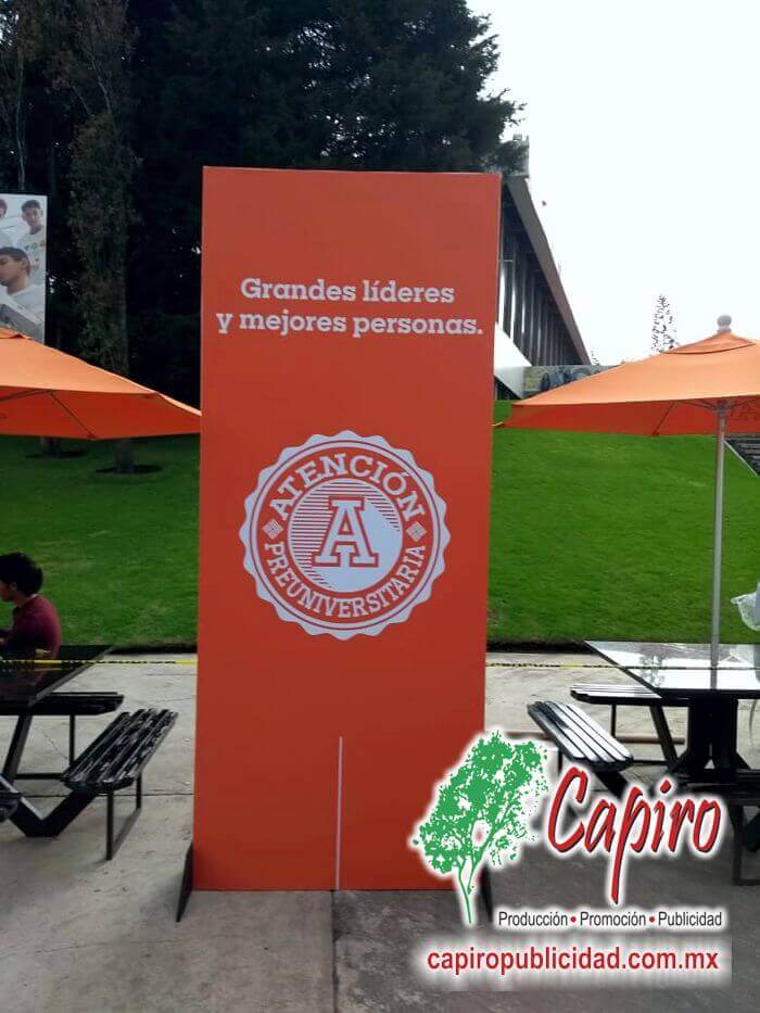Tótems y Back para Universidad Anáhuac 1